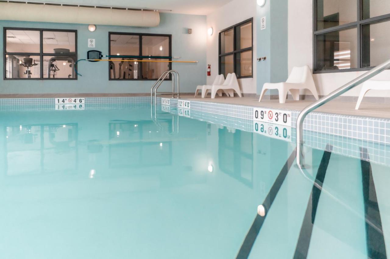 Stars Inn Ледюк Екстериор снимка