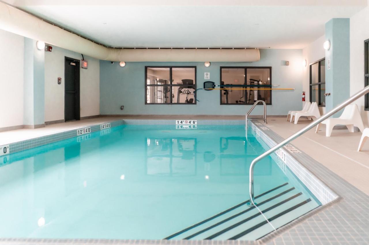 Stars Inn Ледюк Екстериор снимка
