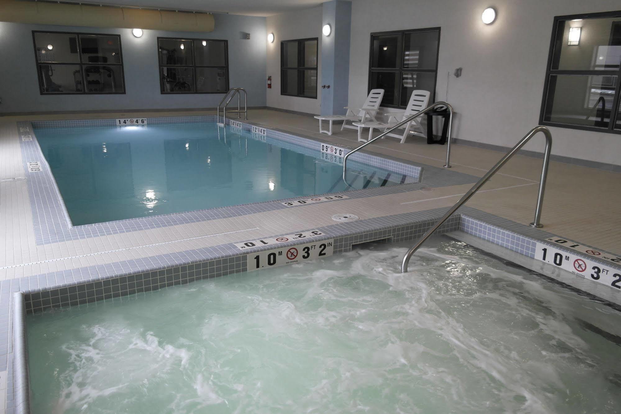 Stars Inn Ледюк Екстериор снимка